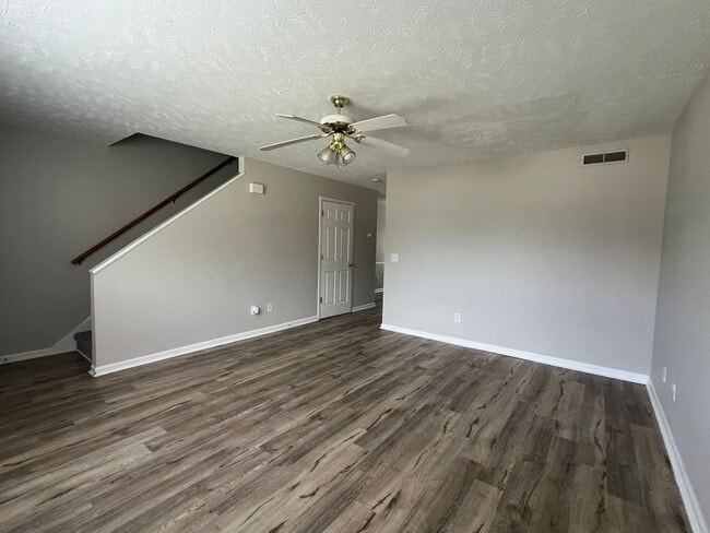 Building Photo - 1505 Center Pointe Dr