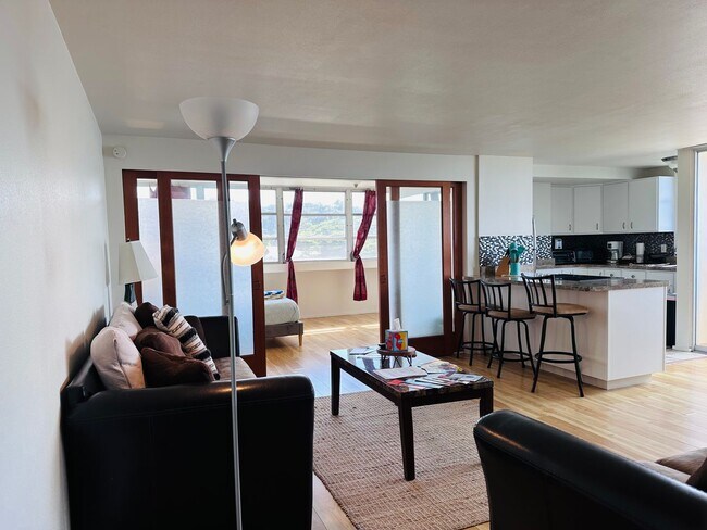 Building Photo - Two Bedroom Condo at Bay Shores