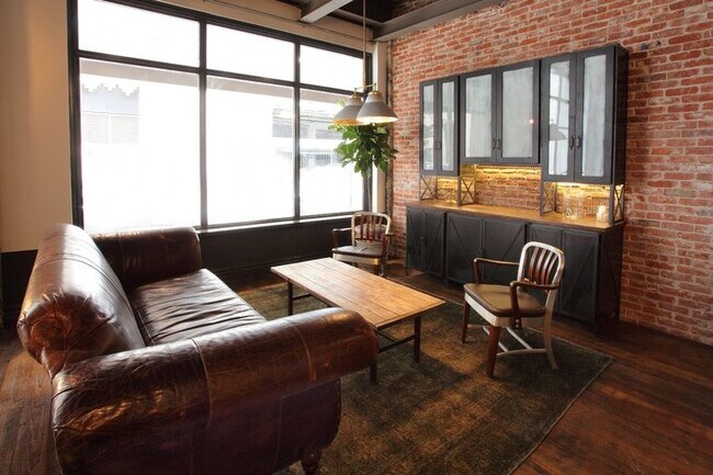 Foto del edificio - Luke- I mean 1 BR, I am your occupant