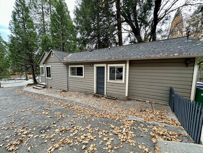 Building Photo - 3 Bedroom 2 Bathroom Cabin in Nevada City