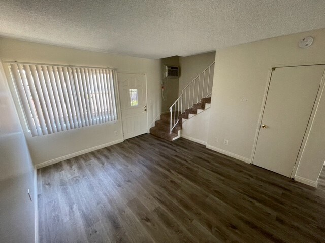 Building Photo - 6448 Tujunga Ave