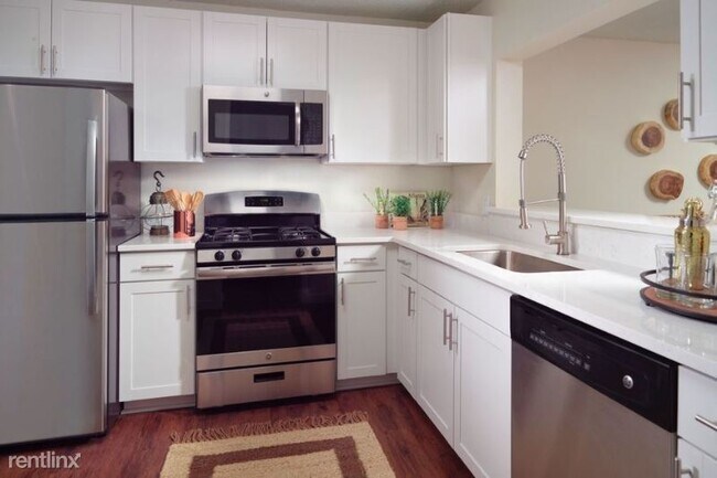 Building Photo - 1 br, 1 bath Apartment - 8 Cumberland Way SE