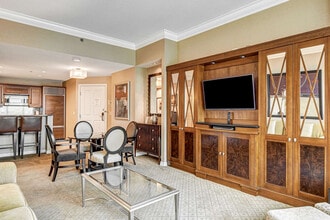 Building Photo - 135 E Harmon Ave