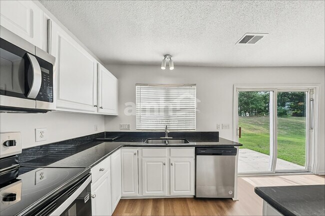 Foto del edificio - 4027 Windstream Ct