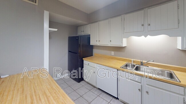 Building Photo - 4001 S Bend Dr