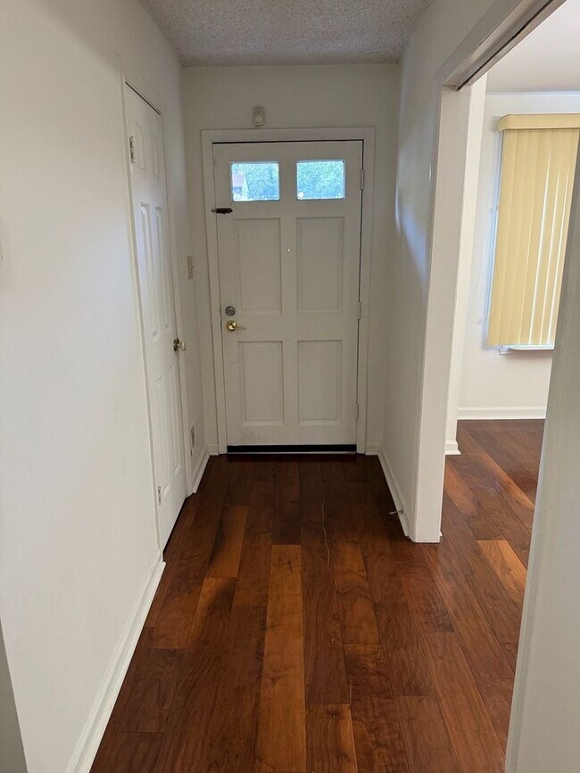 Photo - Beautiful 3-Bed/2.5-Bath Townhome in Aston...