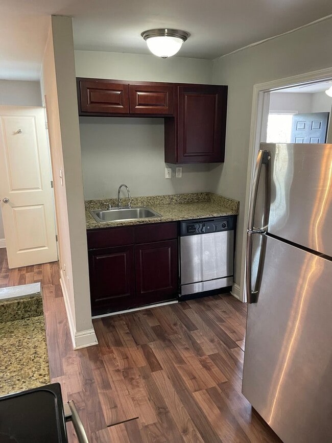Building Photo - 1BD/1BA in Gated Complex, Washer and Dryer in Unit