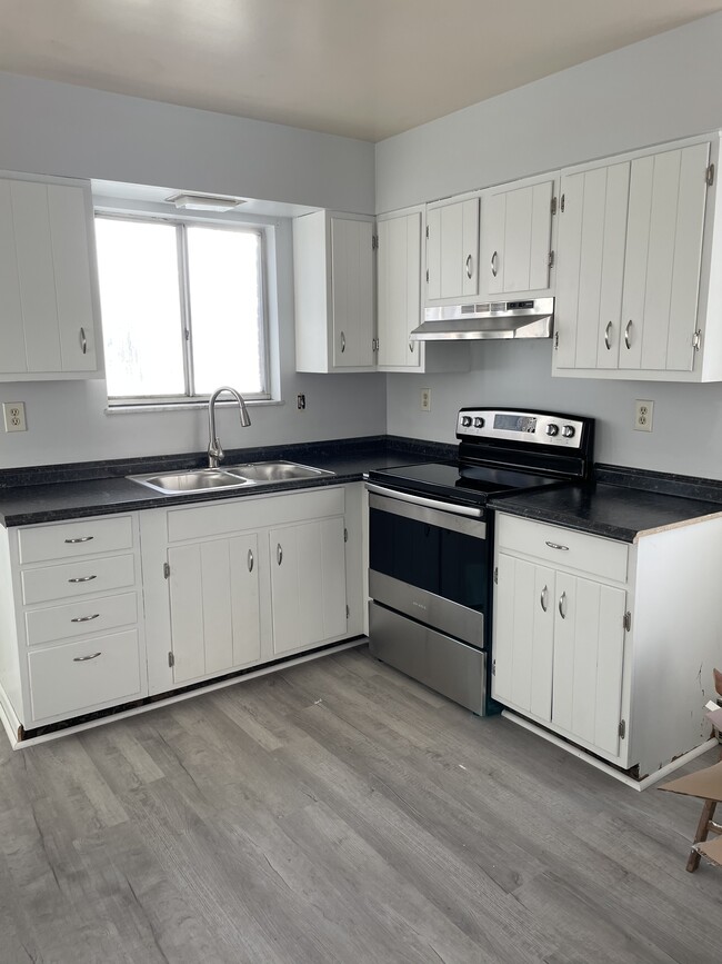 Building Photo - Ellen Lane Apartments