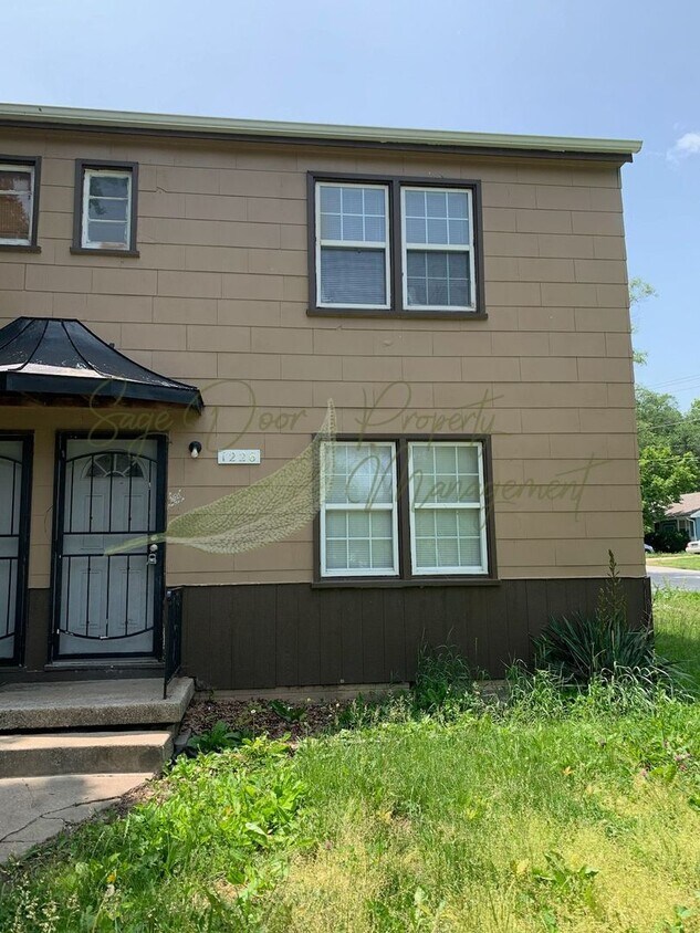 Primary Photo - 2-STORY DUPLEX!!!