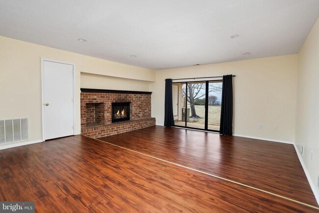 Building Photo - 51 Drewes Ct