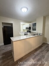 Building Photo - 564 High St