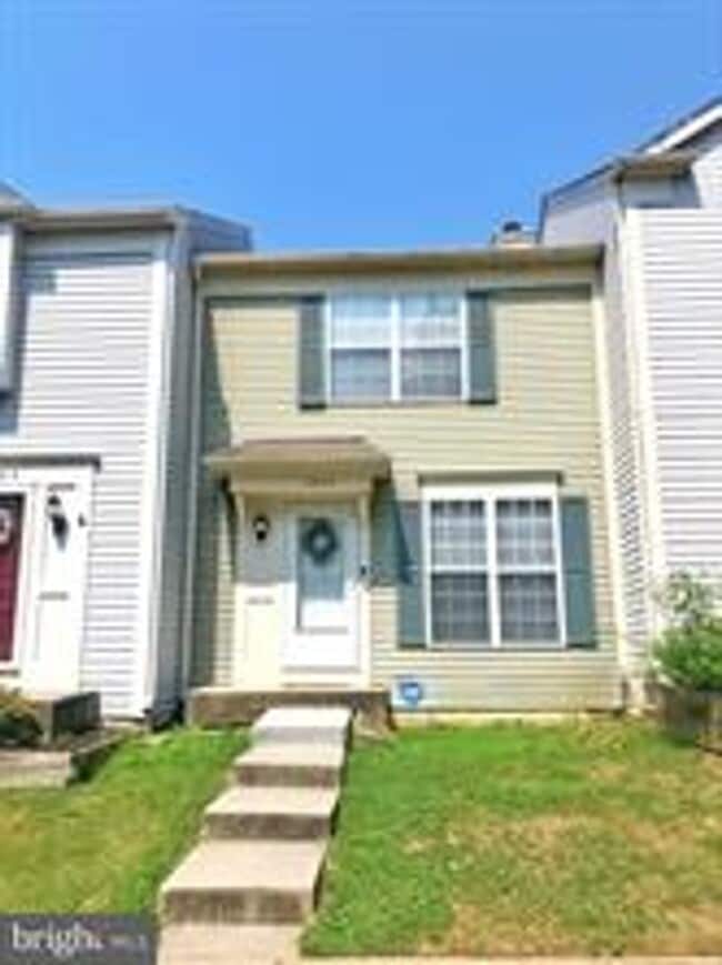 Building Photo - 6502 Old Carriage Ln