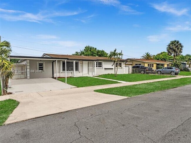 Foto del edificio - 19021 NW 23rd Ct