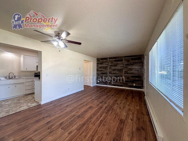 Building Photo - 1826 N Crestmont Dr