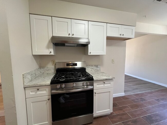 Building Photo - Move in Special see AD