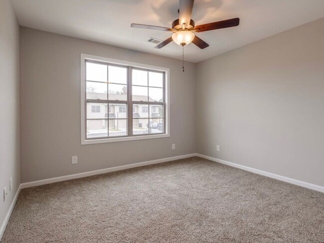 Foto del edificio - 3 Bedroom Townhome in Lebanon (corner unit...