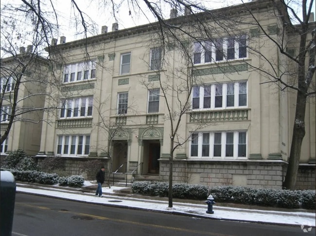 Building Photo - 324 Saint Paul St