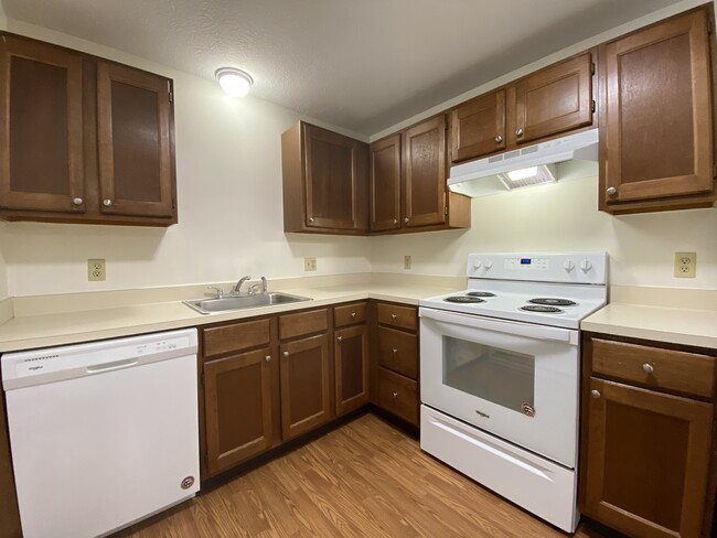 Kitchen with Dishwasher - Landmark Apartments in Derry