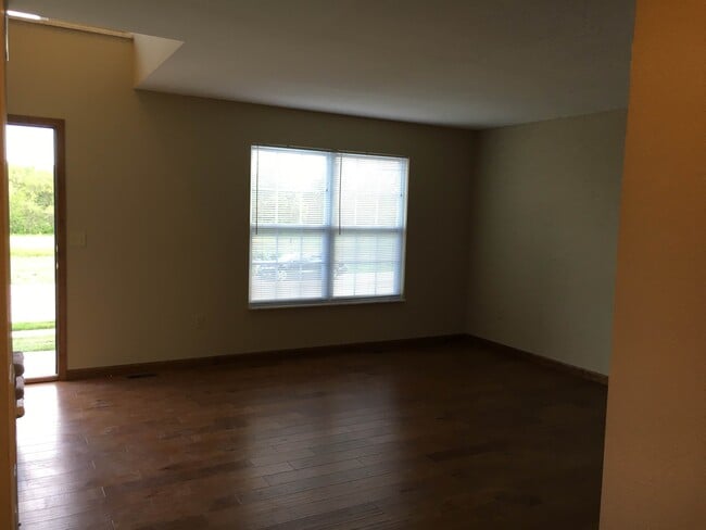 Building Photo - 2125 Suncrest