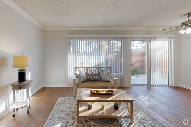 2BR, 1BA - 978 SF - Los Arbolitos Huntington Beach Apartments