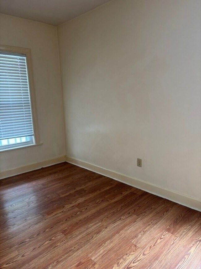 Foto del edificio - 307 E 3rd St