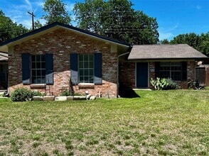Building Photo - 2204 Lanier Dr