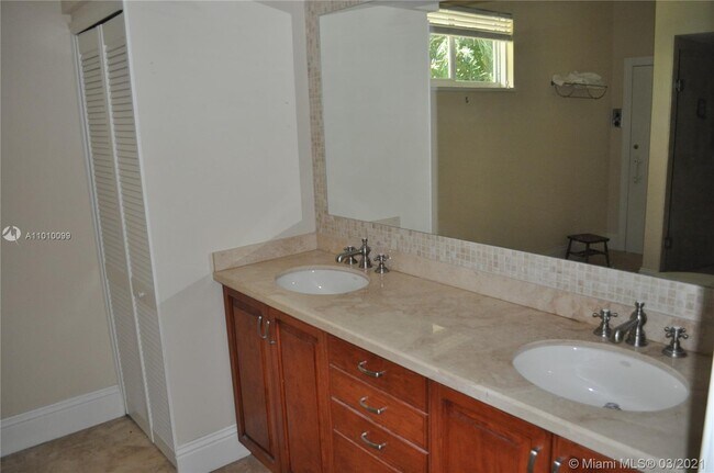 Foto del edificio - 4920 SW 73 St