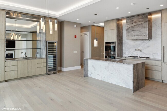 Foto del edificio - 355 N Halsted St
