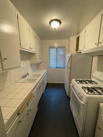 Foto del edificio - 8011 Norton Ave