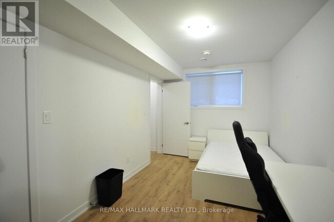 Building Photo - 75 Simcoe St N