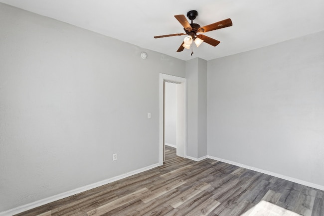 Building Photo - 851 S Millwood Ave