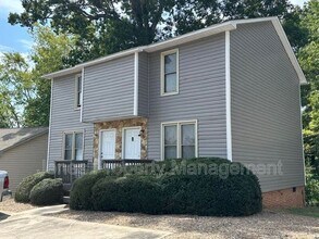 Building Photo - 2660 White Oak Ln