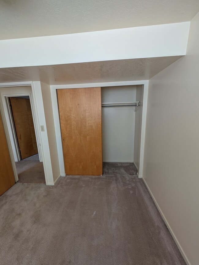 Building Photo - 105 W 700 S