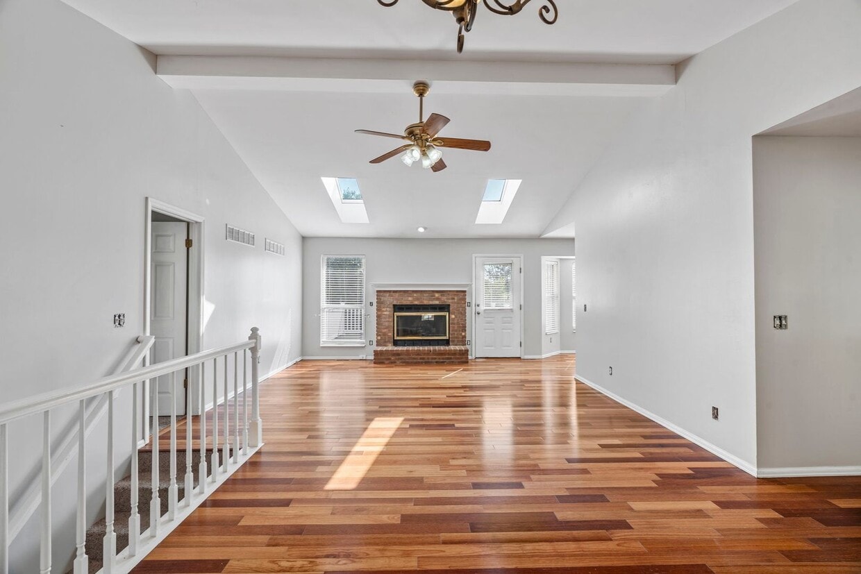Primary Photo - Beautiful 3B/2B Home in St. Charles