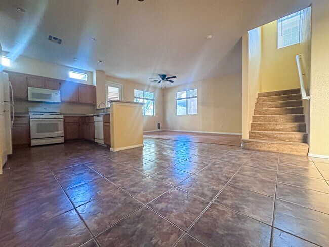 Foto del edificio - 3-bedroom, 2-story home tucked away in cul-de-sac of a gated community.