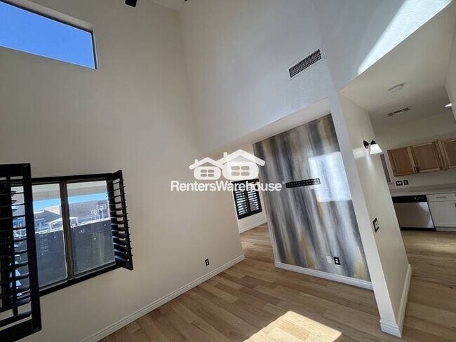 Foto del edificio - Modern conveniences and vaulted ceilings near Deer Valley Towne Center!