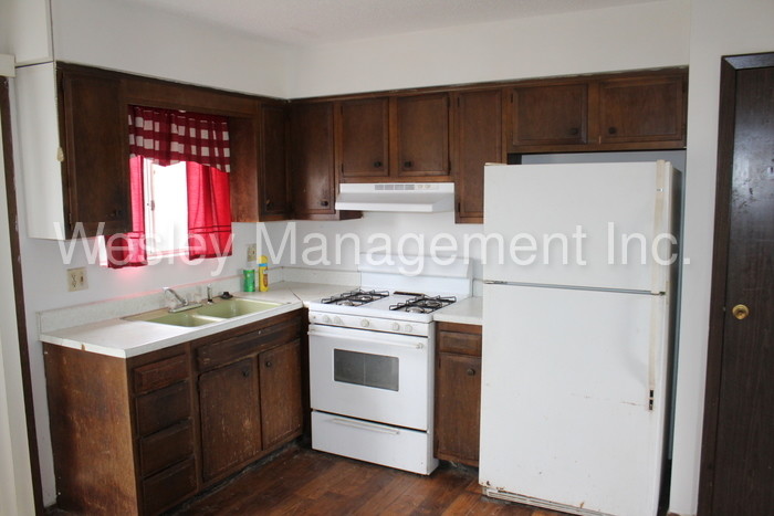 Building Photo - 2 Bedroom Duplex in KCK