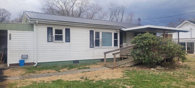 Foto del edificio - 3bedroom 1bath Ranch style home on level lot one story