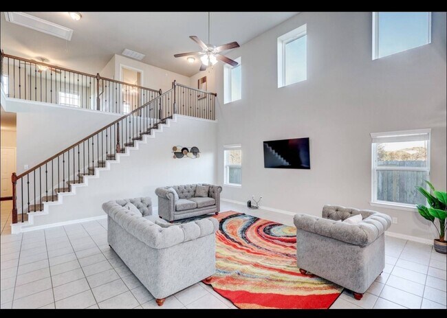 Foto del edificio - 5026 Fairwater Ct