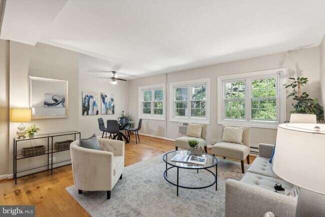 Building Photo - 1320 Martha Custis Dr