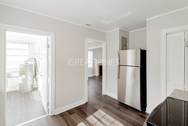 Foto del edificio - NOW OFFERING $250 OFF FIRST FULL MONTH IF ...