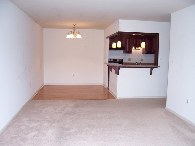 Building Photo - 2100 Cedar Run Dr
