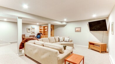 Building Photo - 443 Arrowhead Rd