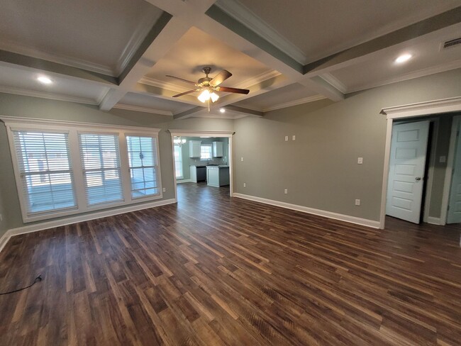 Building Photo - Spacious 4-Bedroom Home with Modern Featur...