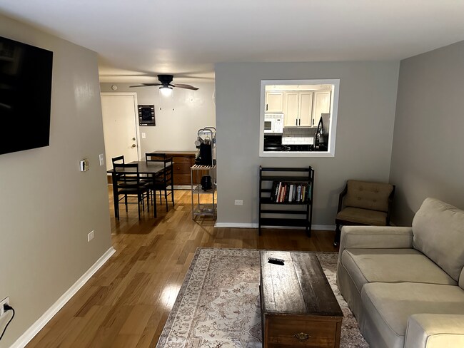 Foto del edificio - 2317 N Neva Ave