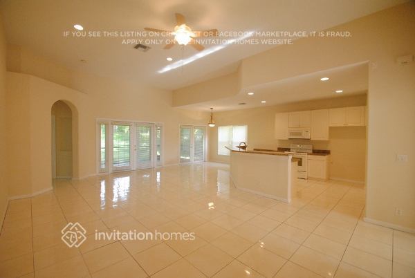 Foto del edificio - 6625 NW 113th Way