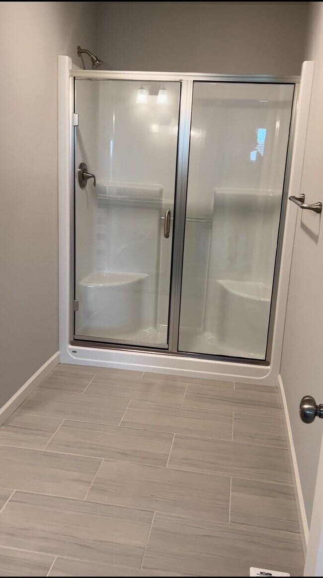 Master bath - 7855 SE Kinnaman St