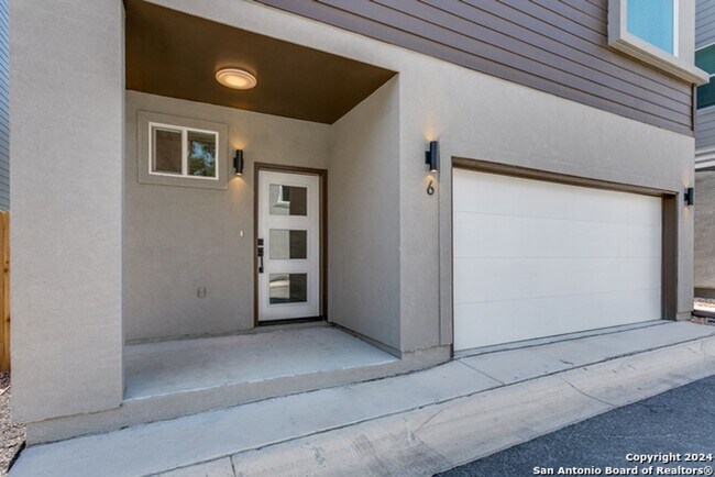 Foto del edificio - LUXURY ALAMO HEIGHTS TOWNHOME