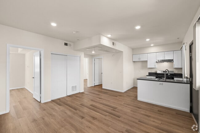 2 habitaciones, 2 baños, 816 pies cuadrados, sala de estar - The Lexi