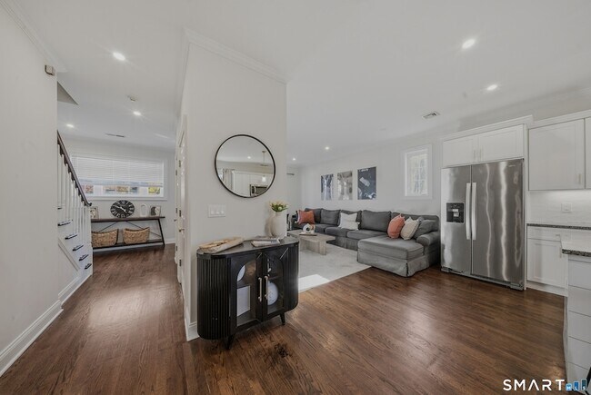 Foto del edificio - 145 Brentwood Ave